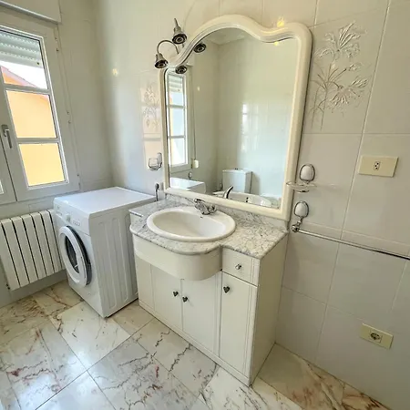 Apartamento Aguino Rias Baixas 3000 *